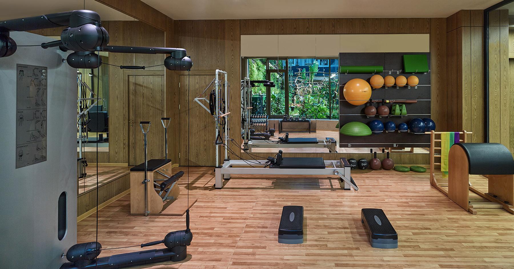 Отель Elite World Grand Istanbul Basin Ekspres Экстерьер фото The gym at the hotel