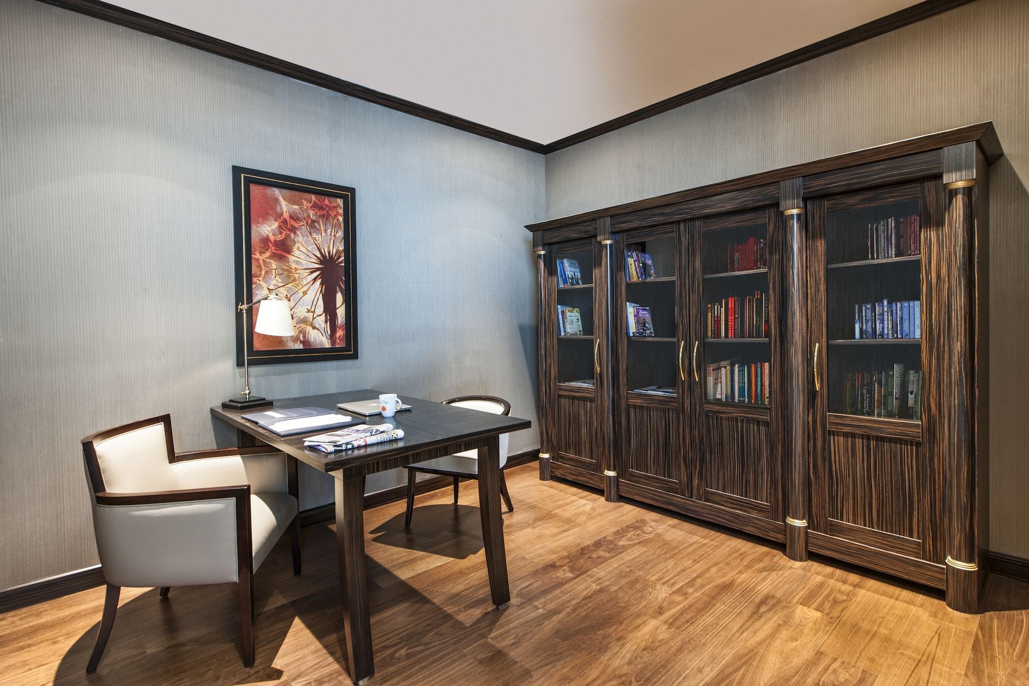 Отель Elite World Grand Istanbul Basin Ekspres Экстерьер фото Library