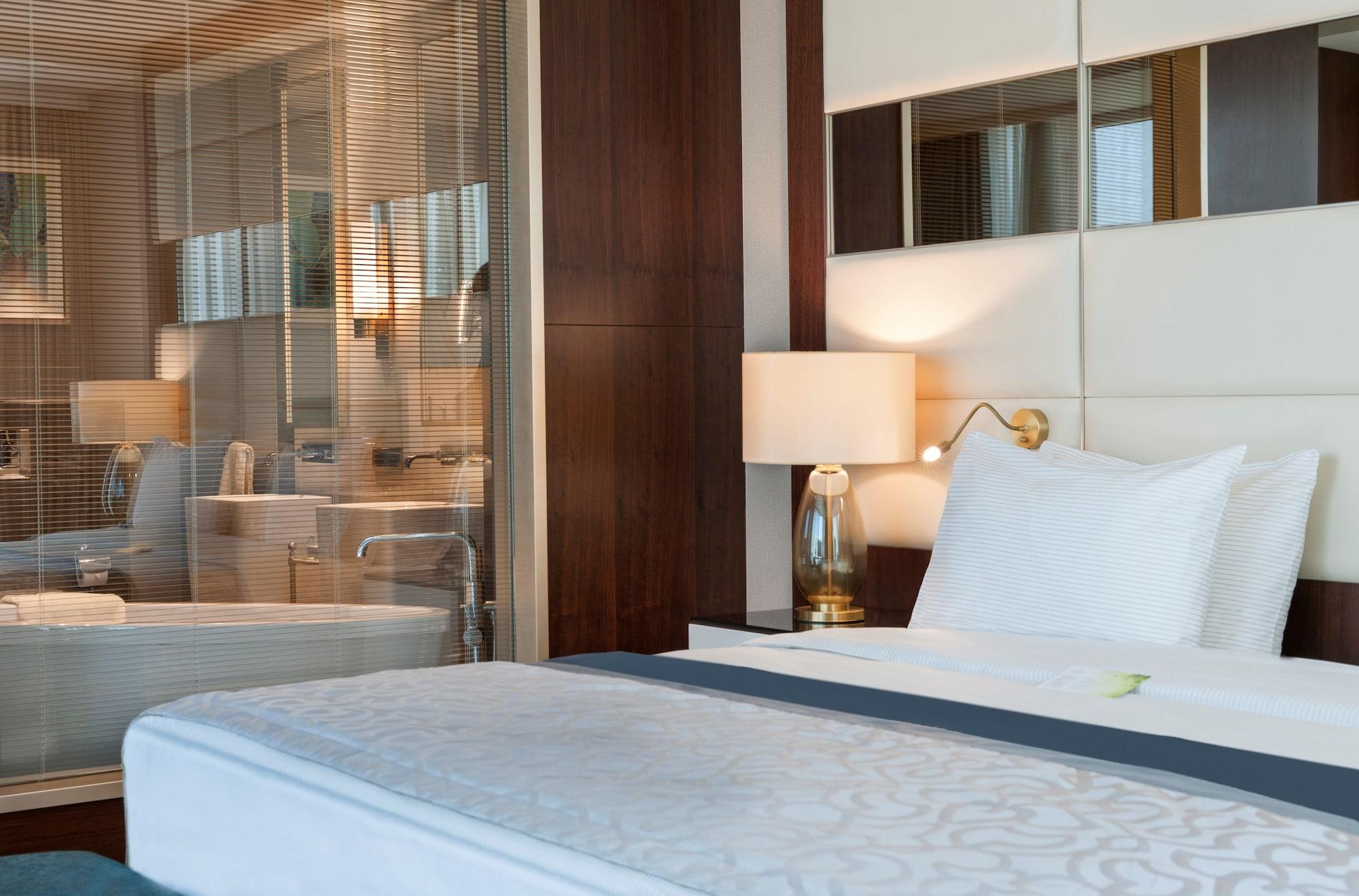 Отель Elite World Grand Istanbul Basin Ekspres Экстерьер фото A bedroom in the hotel