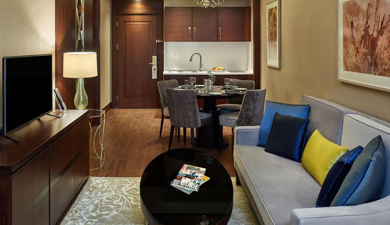 Отель Elite World Grand Istanbul Basin Ekspres Экстерьер фото A living room at the hotel