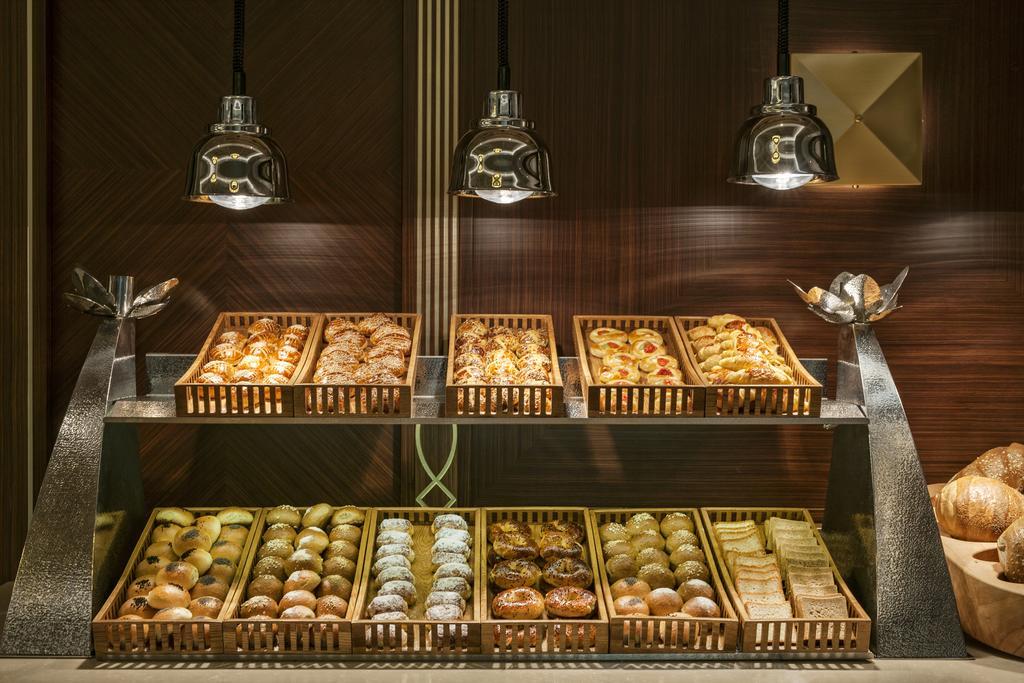 Отель Elite World Grand Istanbul Basin Ekspres Экстерьер фото Buns at a bakery