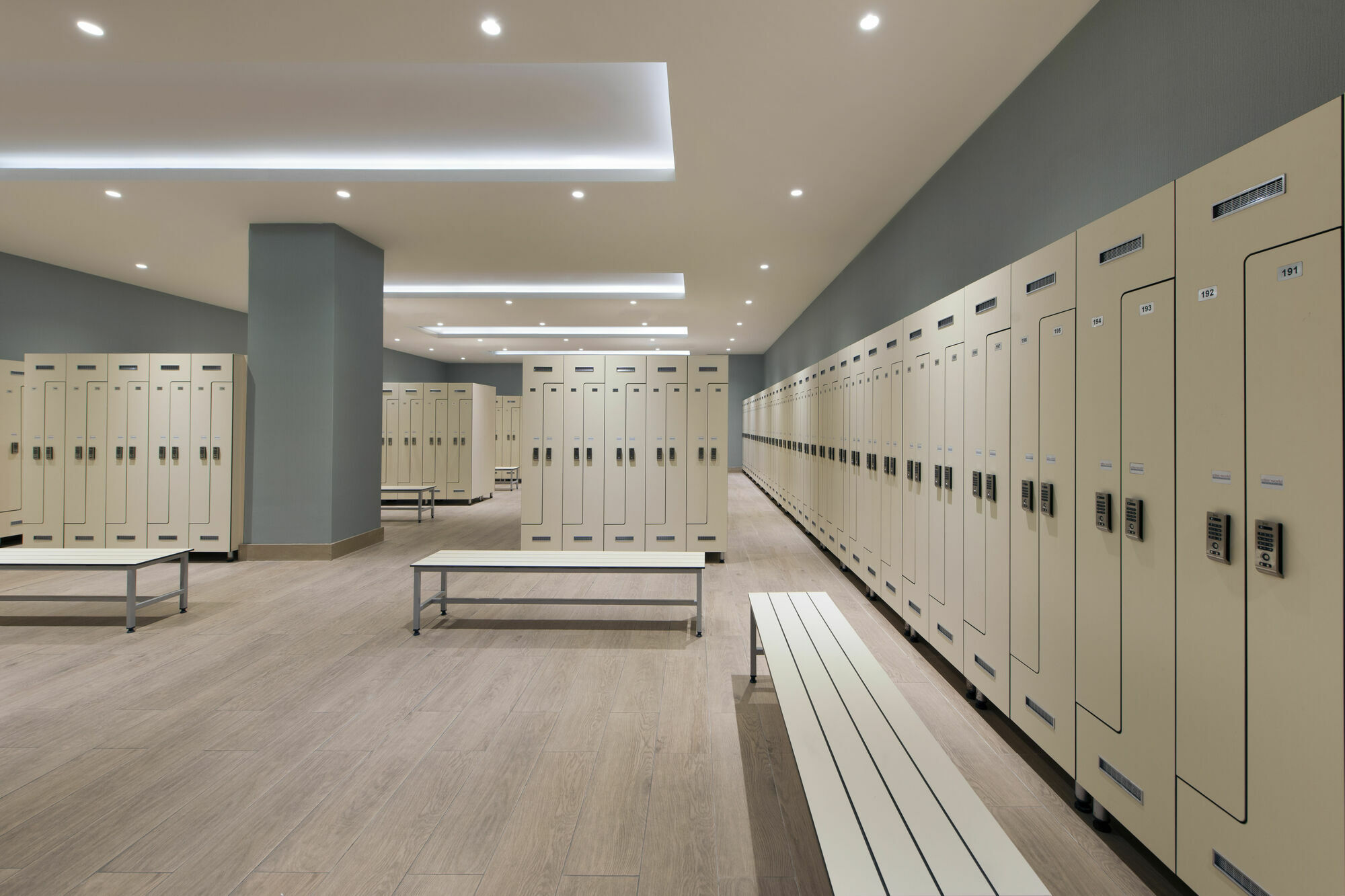 Отель Elite World Grand Istanbul Basin Ekspres Экстерьер фото Locker room